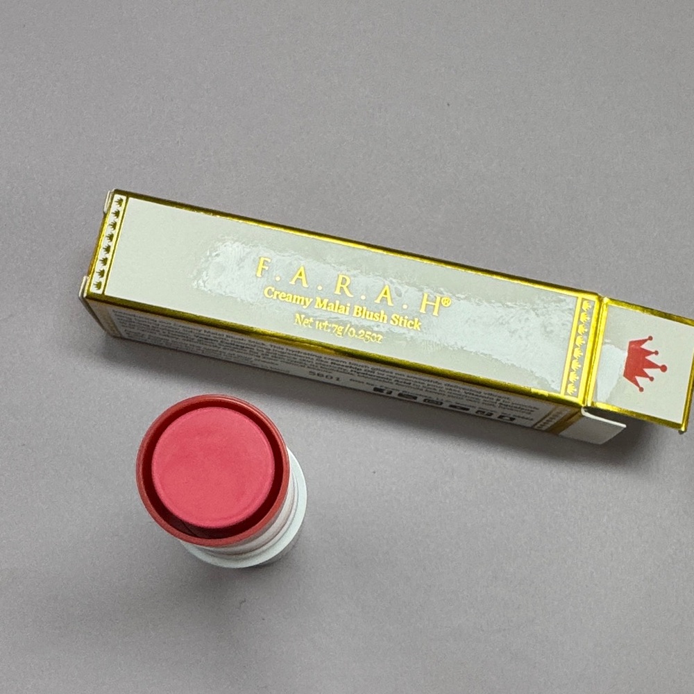 Farah Creamy Malai SHE HUNNY Matte Blush Stick - pink